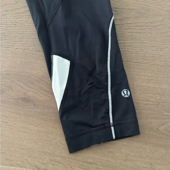 Lulu Knee Length Leggings 4 - Picture 5 of 5